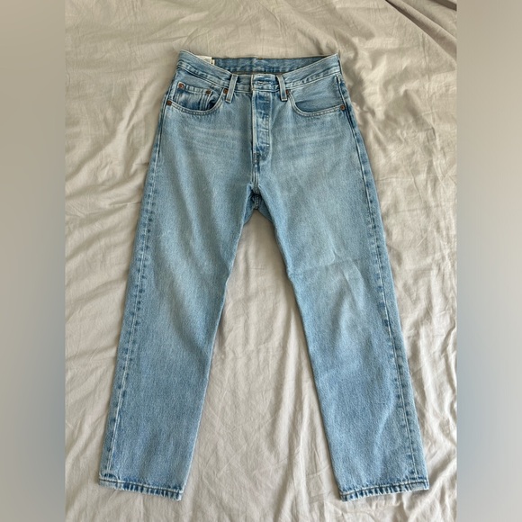 Levi’s 501 Cropped Jeans Women’s - Picture 2 of 7